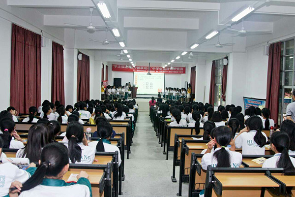 學法懂法，助力健康成長”少女法律知識競賽在平潭中學舉行